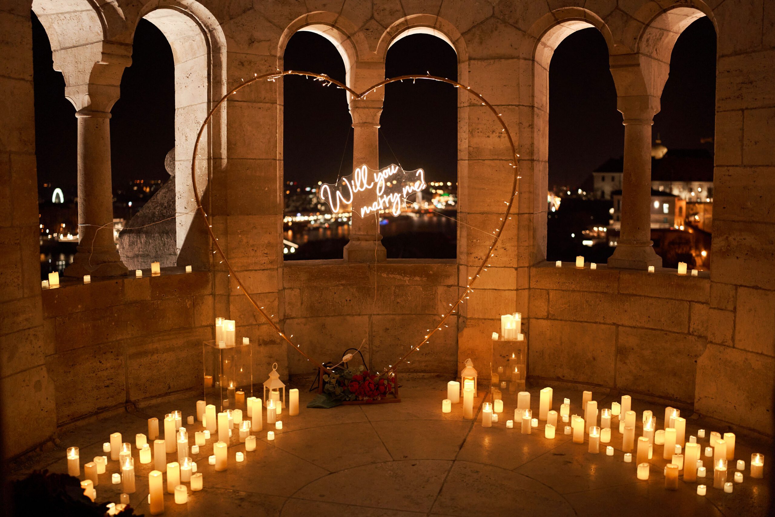 Romantic candlelight proposal at night at Fisherman’s Bastion in Budapest {{brizy_dc_image_alt imageSrc=