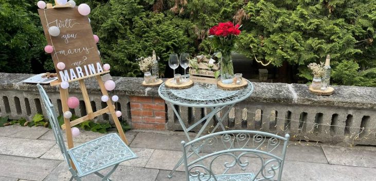 An elegantly decorated table for a castle proposal in Budapest