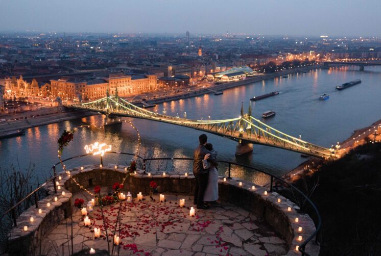 Romantic wedding proposal location in Budapest, Hungary – a breathtaking view from Gellért Hill with candlelight and the Danube River in the background. {{brizy_dc_image_alt imageSrc=